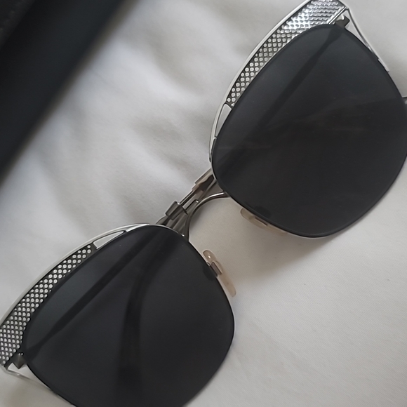 VALENTINO SUNGLASSES - Picture 4 of 4